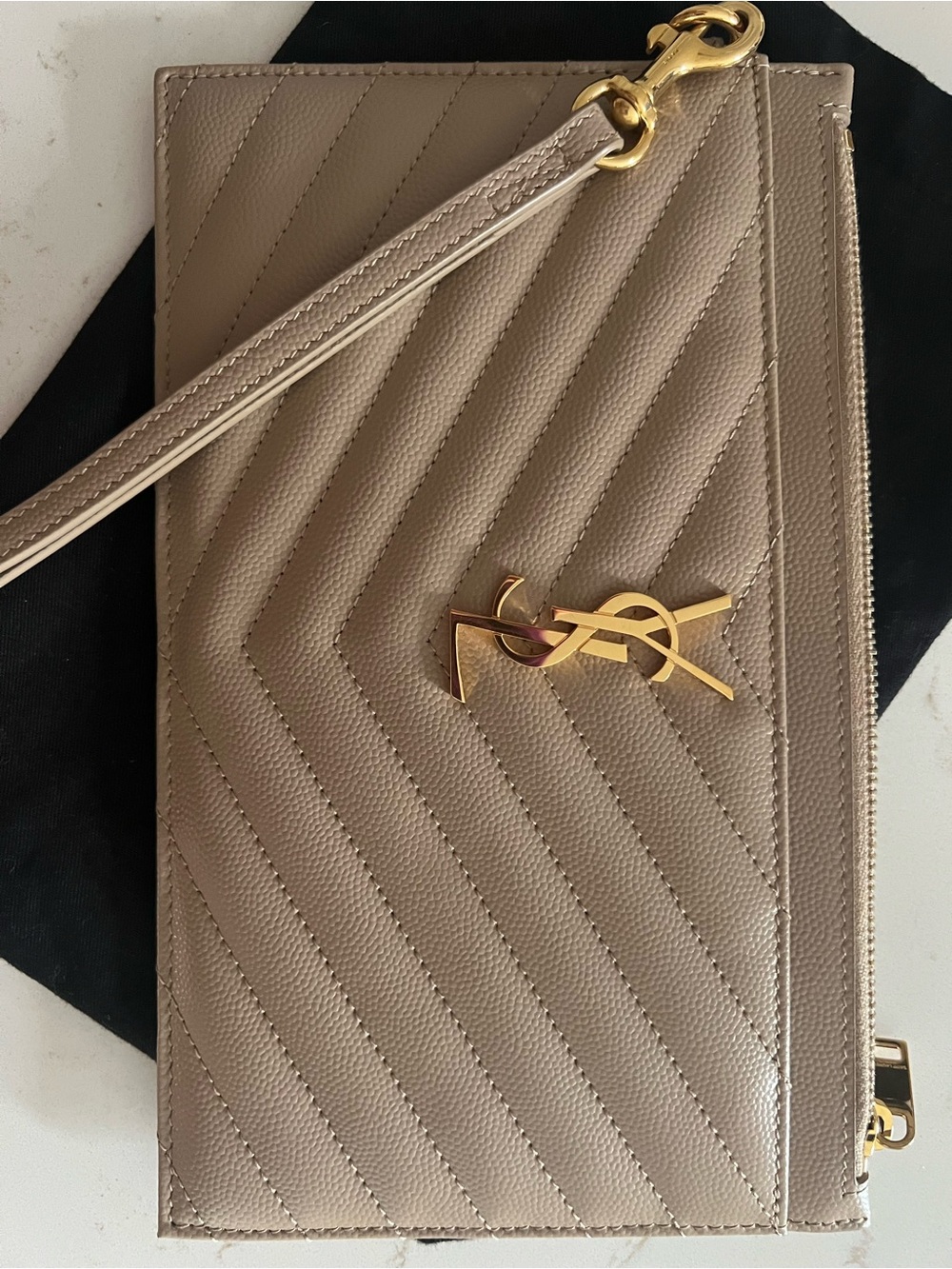 Saint Laurent CASSANDRE MATELASSÉ LARGE POUCH IN GRAIN DE POUDRE LEATHER - Picture 3 of 3